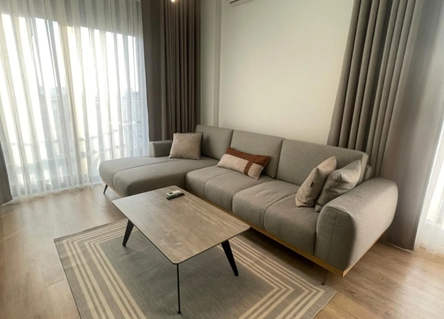 Elysium Apartment Tiran 0*,  Arnavutluk